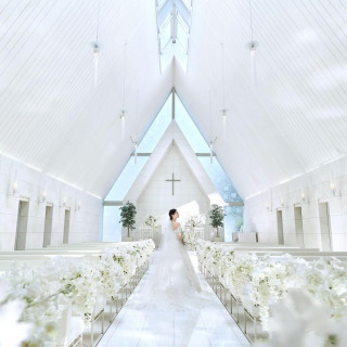 緑豊かなイングリッシュガーデンに包まれた独立型のチャペル