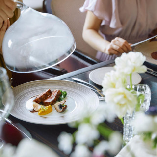 現代風にアレンジした創作料理をはじめとし、オープンキッチン付きのライブ感あふれるお料理のおもてなしも