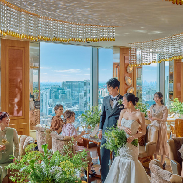 ゴールドを基調としたクラシックモダンな空間