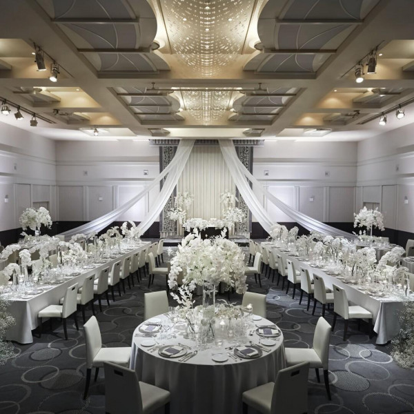 5つのスタイルを自由に選べる、パーティー会場のワンフロア貸切にてご案内