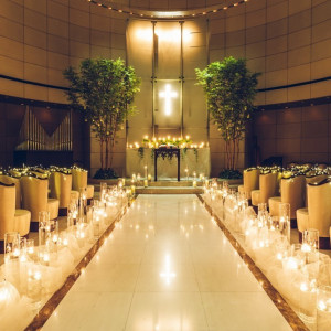 キャンドルの灯に包まれた優しく幻想的な雰囲気の挙式も叶う。|グランドニッコー東京 台場の写真(6232797)