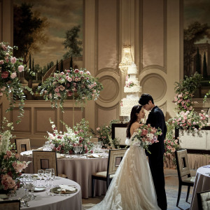 宮殿のお庭をイメージしたコーディネートに囲まれてロマンティックなパーティ。|グランドニッコー東京 台場の写真(55461353)