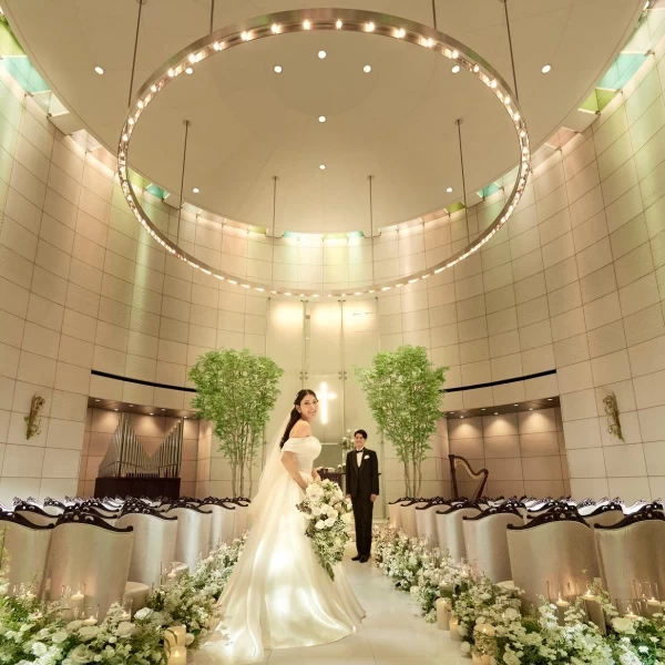 独立型のチャペルと神殿、披露宴は6つの会場から選べる