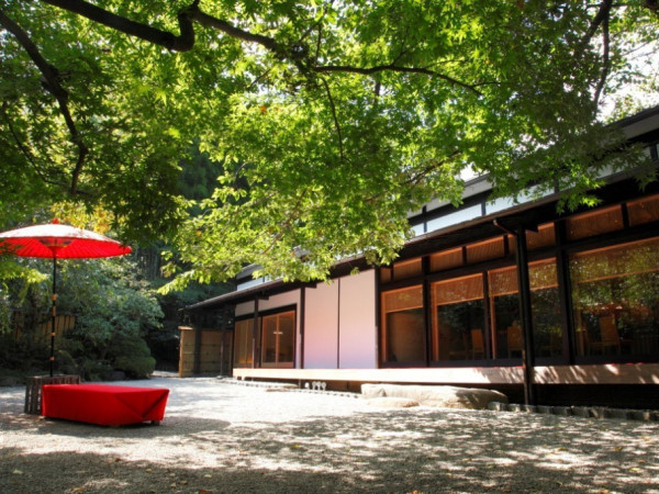 八芳園