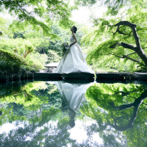 約1万坪の日本庭園がおふたりの挙式の舞台|八芳園の写真(25763110)