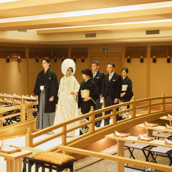 お母さまのお手引きにてご入場