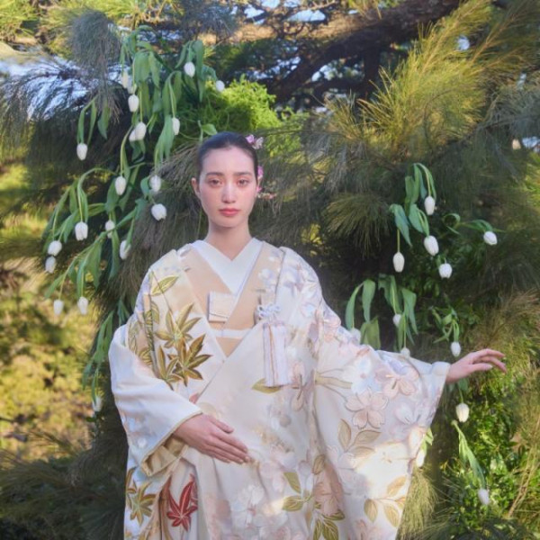 挙式の後は、広大な日本庭園で記念撮影