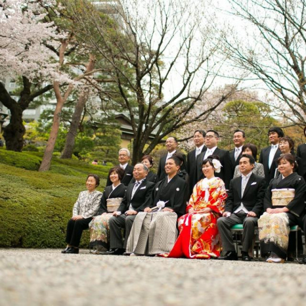 いつまでも変わらない庭園で撮る集合写真。