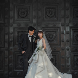 ロゼットの彫刻がおふたりを際立たせます|CENTURY COURT Marunouchi（明治生命館内・国指定重要文化財）の写真(55541048)