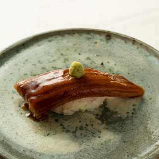 「二十四節季 朔」の料理長 薄 義貞による日本料理のコラボレーションのコースメニュー。