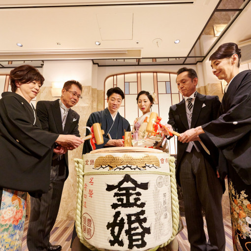 CENTURY COURT Marunouchi(明治生命館内・国指定重要文化財)