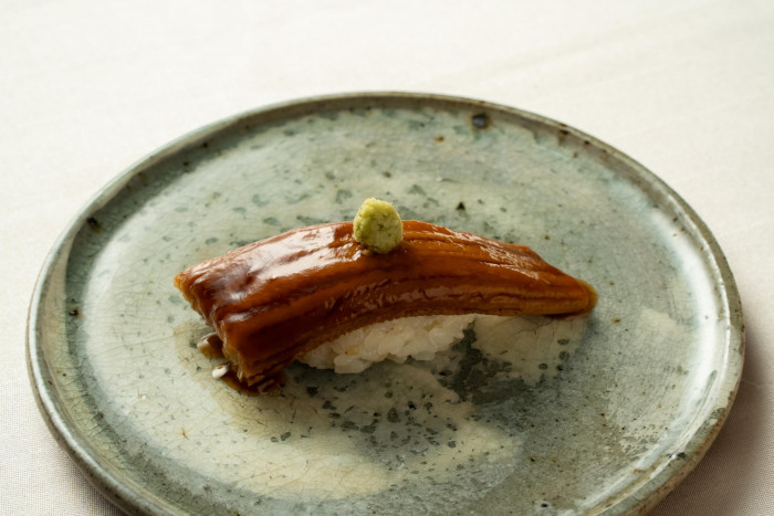 「二十四節季 朔」の料理長 薄 義貞による日本料理のコラボレーションのコースメニュー。