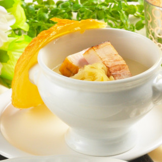 【スープ】新玉葱と春キャベツのクリームスープ パイ包み焼き