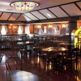 ビートルズコレクションが楽しめる、ロンドンのパブを再現した「ヴィクトリアンバー」。2次会にも人気です。(パーティ・2次会70名)