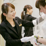 専属スタイリストがドレスから小物、オススメのスタイリングまでご提案!!お悩みの方はまず相談してみよう!!