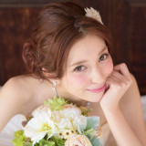 プロの手によって、より美しく!!
ヘアメイクリハーサルもあるのでじっくり相談しながらお気に入りのヘアメイクで結婚式を楽しもう♪