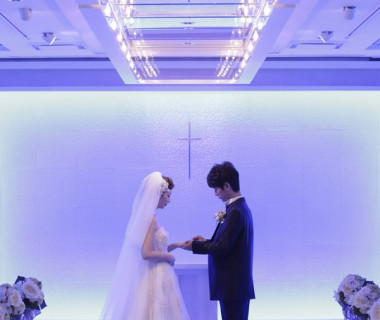 光と音楽が織りなす温かくも幻想的なチャペル