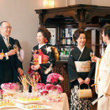 おもてなしサロンにて。両家ご親族様で、くつろぎのひとときを。
