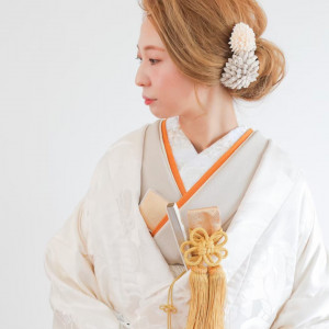 淡いトーンとナチュラルな髪飾りで、今どき花嫁の和装コーディネート。|ラ セーヌ マリアージュ 四日市 ＜三重平安閣グループ＞の写真(51511830)