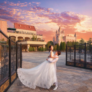 【愛され花嫁フル体験♪】ドレス試着×感動の大聖堂×コース試食