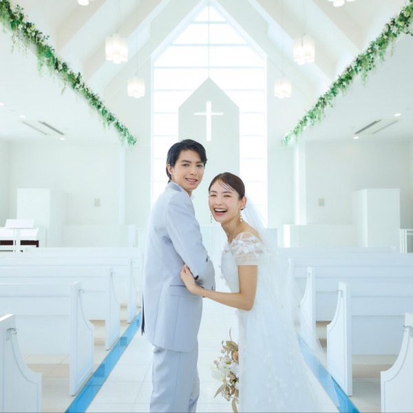 ゲストの祝福に包まれて、想いを伝える一日。
“挙式だけ”でも、心からの感動があふれます。