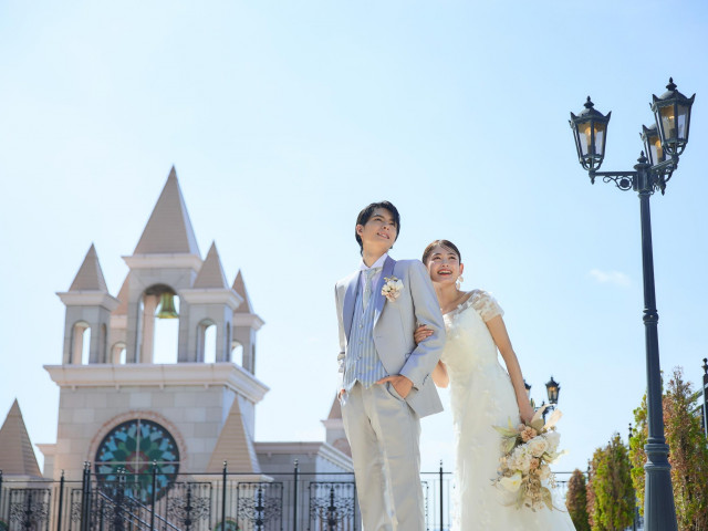 四日市駅から車で5分の好立地＆四日市の街にそびえる大きな大聖堂が目印☆