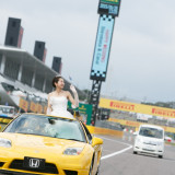 国際レーシングコースでのウェディングパレードは鈴鹿サーキットならではの演出