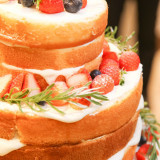 ネイキッドのケーキはナチュラルなお二人に大人気!