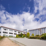 宿泊ルーム250室 独立型チャペル併設 2~250名収容可能バンケット19会場あり 周辺を自然に囲まれたリゾートホテル