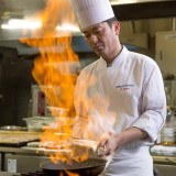 当ホテルでは和食・中国・洋食の料理長がおります ご婚礼のお料理には決まった料金はなくお二人のご予算やご要望に合わせてお二人の為にメニューをお作りします