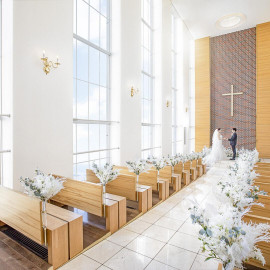 満足度◎光に包まれる天井高10mチャペル体験×15大特典付