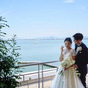 青空と琵琶湖の絶景がふたりを祝福|琵琶湖ホテルの写真(56586399)