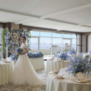 【新会場◆クルーズダイニング】琵琶湖を一望!開放感溢れるウッドデッキやオープンキッチンを併設■最大50名|琵琶湖ホテルの写真(54102630)