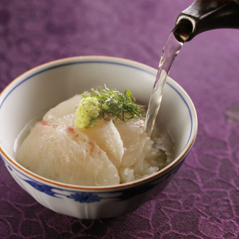 コース料理のラストに鯛茶漬け!ゲストにも好評です!