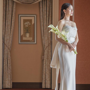 ホテル直営ドレスサロンには常時最旬のドレスやタキシードが揃う