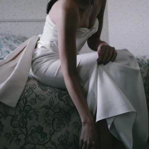 ホテル直営ドレスサロンには常時最旬のドレスやタキシードが揃う