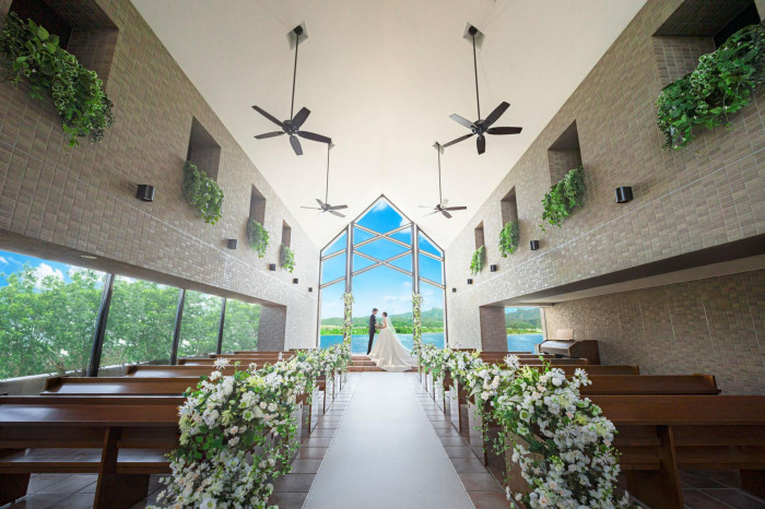 今秋チャペルリニューアル！ゲストとの距離も近く、ふたりらしい挙式を。