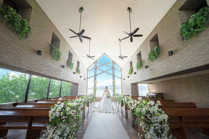 今秋チャペルリニューアル！ゲストとの距離も近く、ふたりらしい挙式を。