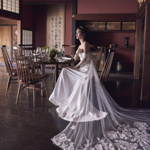 花嫁を美しく彩る 特別な一着との出逢いを