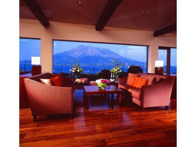 【結婚式後も幸せを紡ぐ場所】貴重建築のレストランや絶景カフェバーを併設