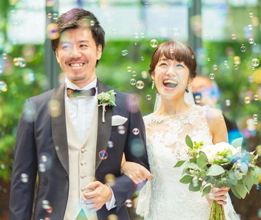挙式退場はフォトジェニックなバブルシャワーでゲストから祝福を!
