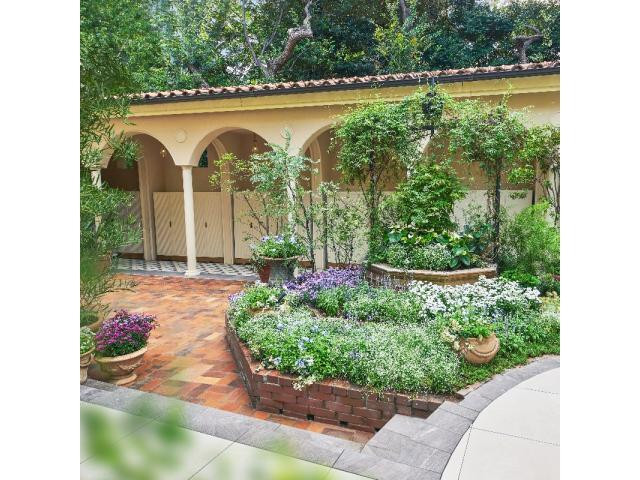 最寄り駅から徒歩5分。その他主要駅3駅に囲まれた便利な立地