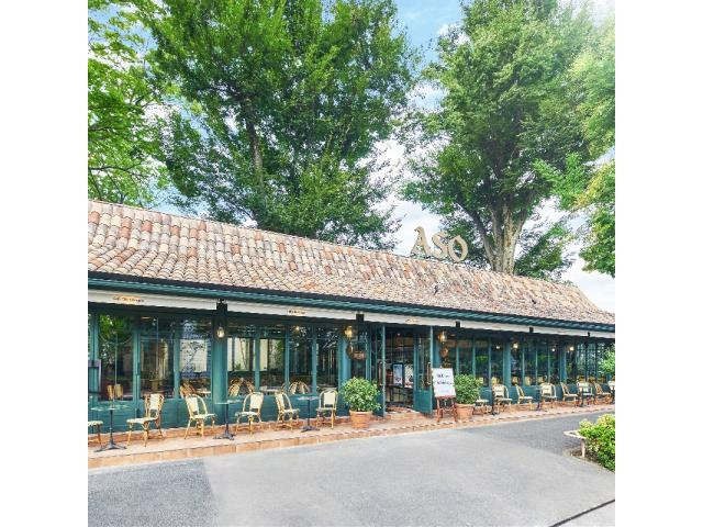 緑と花々に彩られた300坪の敷地で非日常の特別な一日を