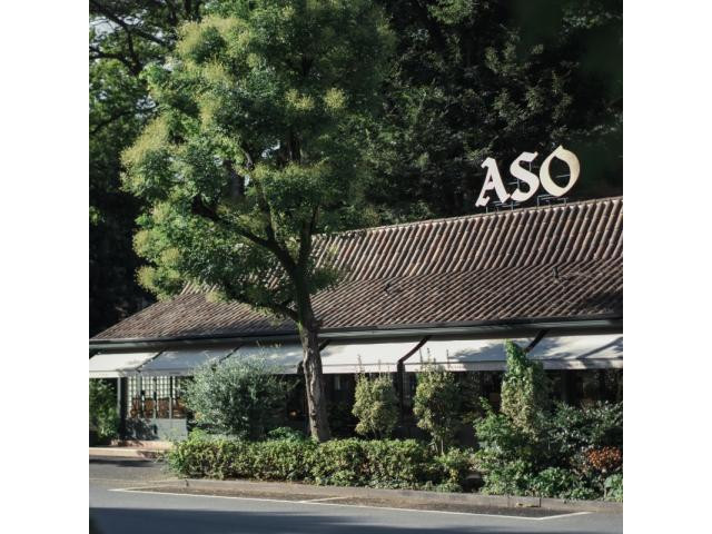 緑と花々に彩られた300坪の敷地で非日常の特別な一日を