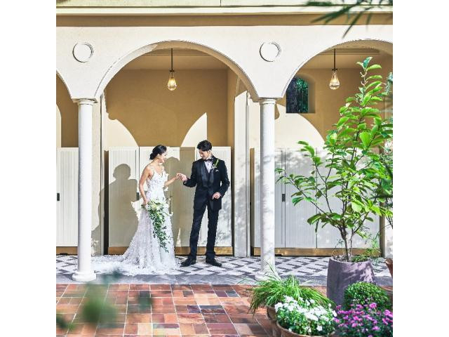 緑と花々に彩られた300坪の敷地で非日常の特別な一日を