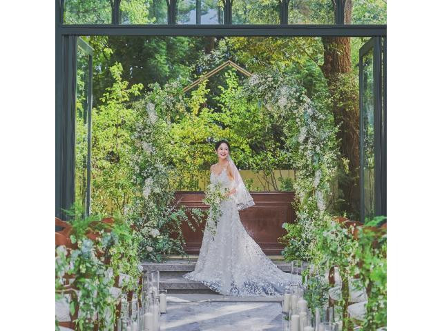 緑と花々に彩られた300坪の敷地で非日常の特別な1日を