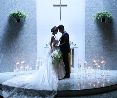 新郎新婦を優しく包み込む独立型の教会