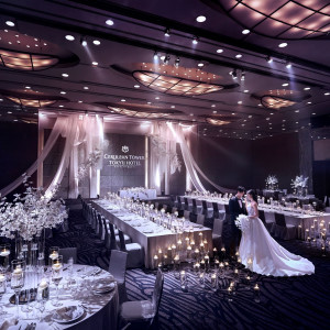 天井高7.2mのメインバンケット「ボールルーム」最新の音響照明と映像機器を備え迫力ある光の演出が叶う|セルリアンタワー東急ホテルの写真(54982455)