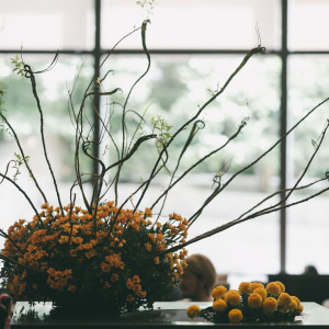 【ロビー】中央には季節に合ったお花が飾られる、美しい空間|セルリアンタワー東急ホテルの写真(54981034)