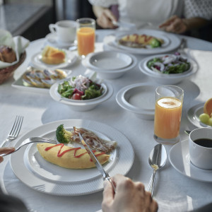 嬉しい朝食付き。翌朝はホテルのお部屋でゆっくりとふたりだけの時間を|セルリアンタワー東急ホテルの写真(32647825)